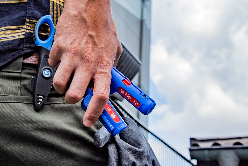 utility knife, pocket knife, tool belt, safety blade, cordless-style blade