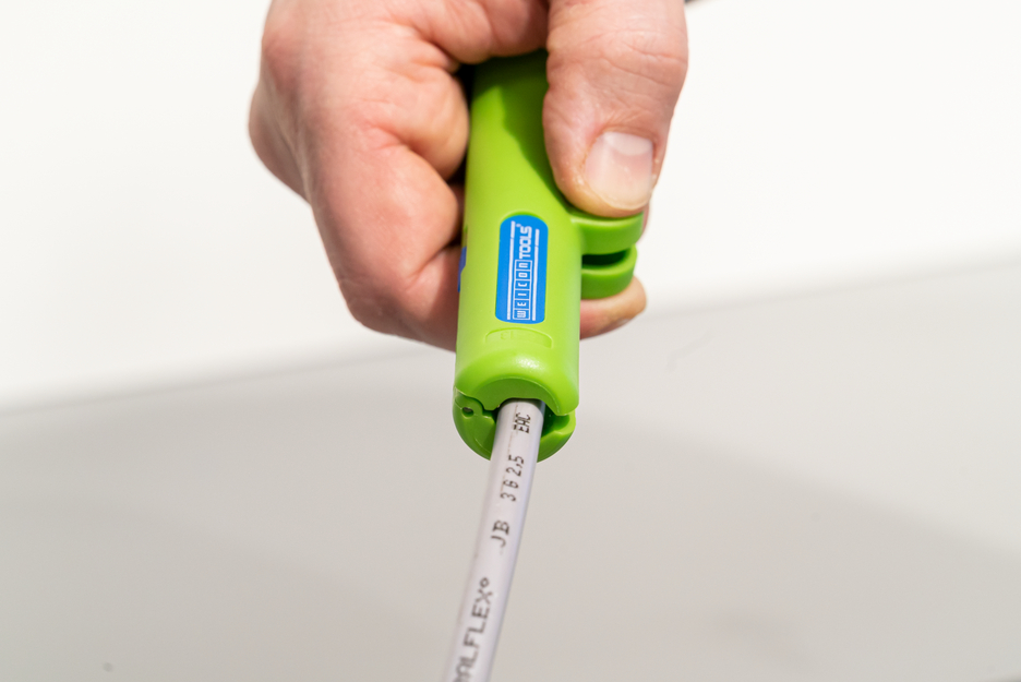 Round Cable Stripper No. 13 Green Line  | Sustainable stripping tool I for stripping all common round cables I working range 6,0 - 13,0 mm Ø