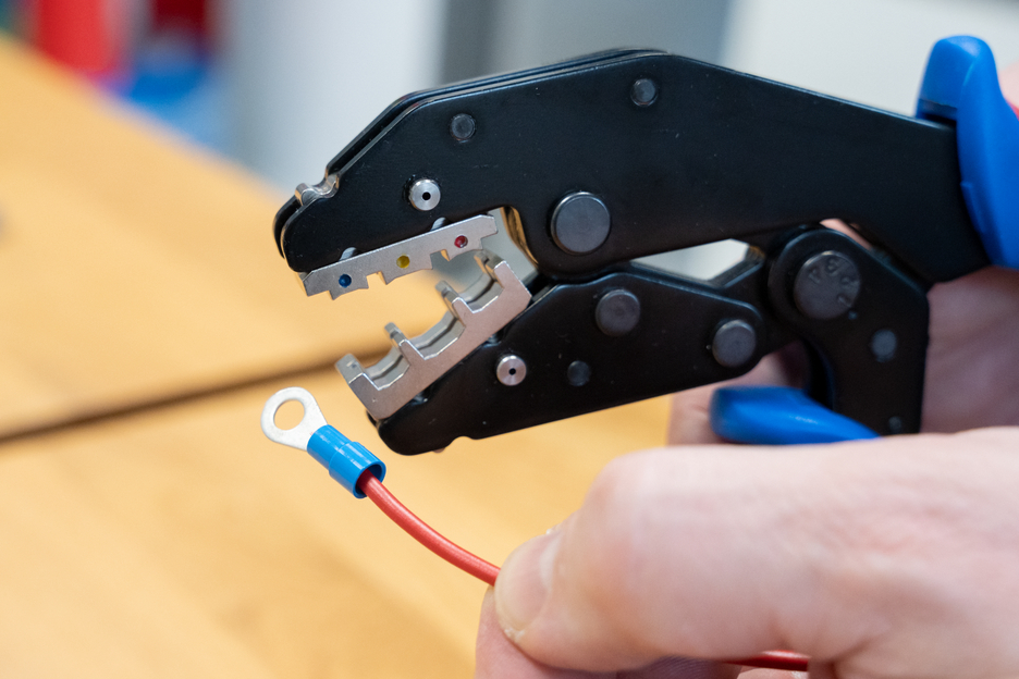 Crimping tool ERGO | for crimping MC4 connectors/insulated wire end ferrules/insulated cable lugs