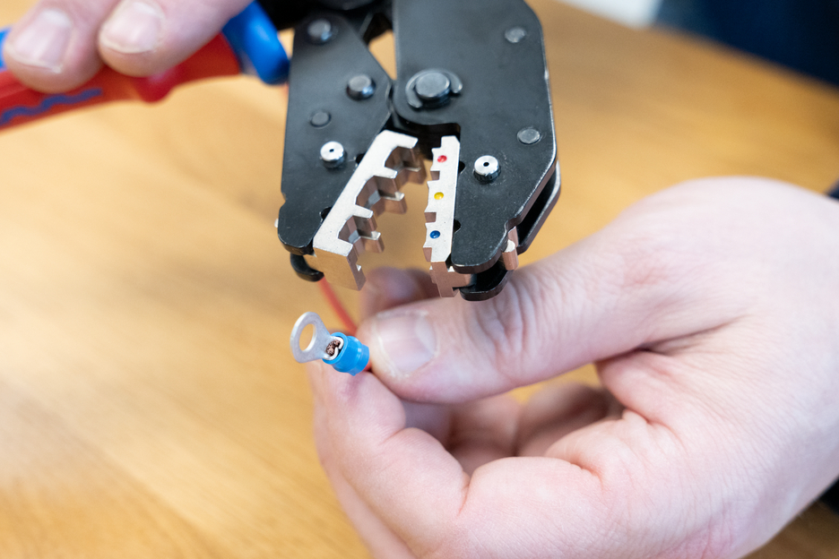 Crimping tool ERGO | for crimping MC4 connectors/insulated wire end ferrules/insulated cable lugs