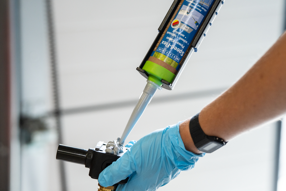 Speed-Flex® MS-Polymer | high-viscosity adhesive and sealant with high initial strength, based on MS-Polymer
